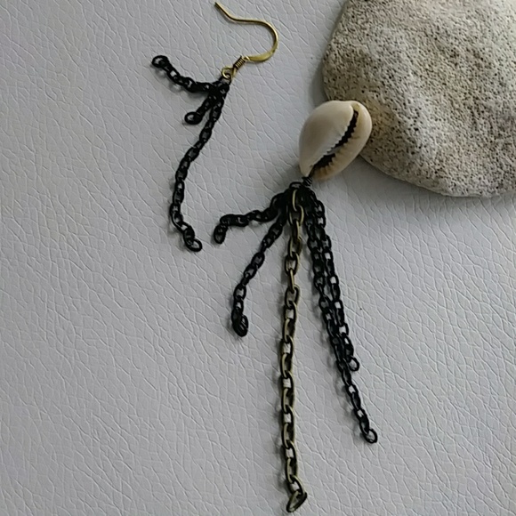 Boho Cowrie Shell Mixed Chain Post Earring - Picture 2 of 4
